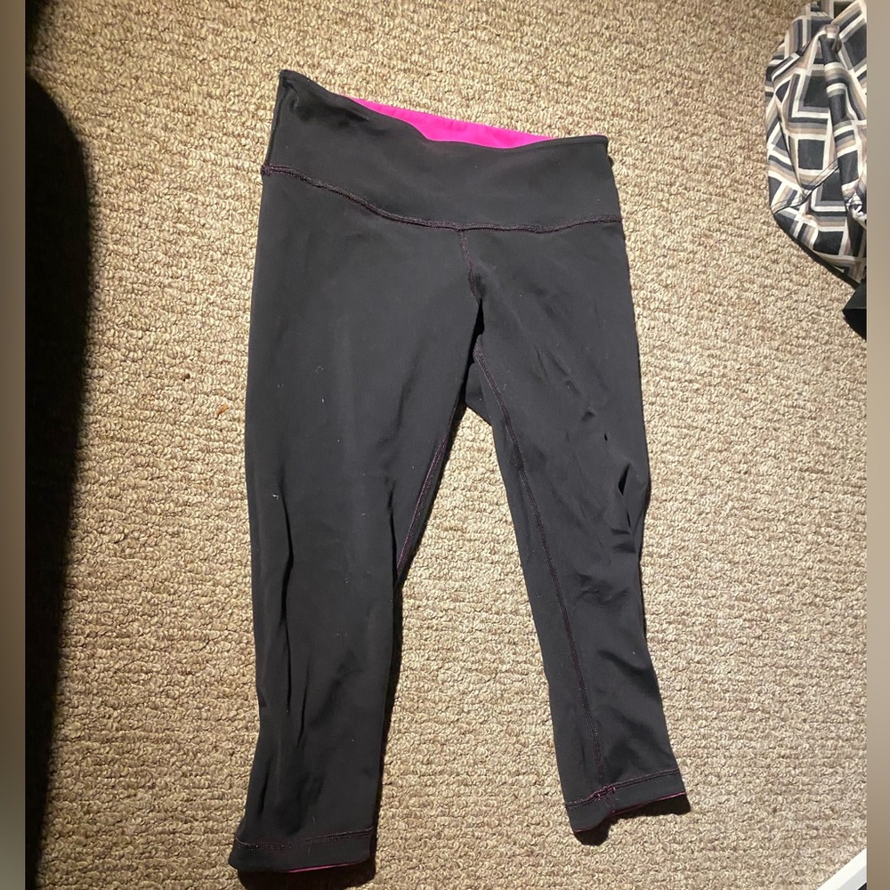 size 6 reversible pink and black lululemon capris